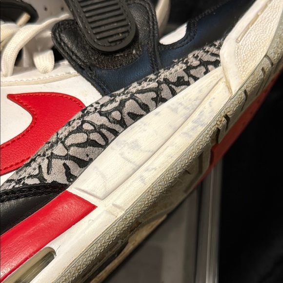 Nike Red and Black Sneakers Classic Low-Top Design - Picture 6 of 13